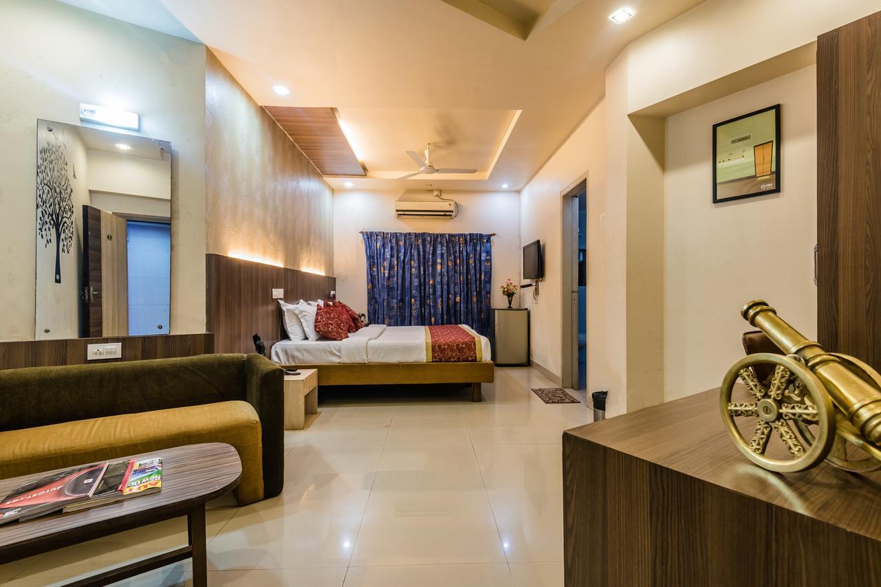 Hotel Panchratna Panvel Eksteriør billede