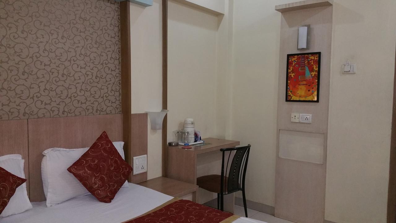 Hotel Panchratna Panvel Eksteriør billede