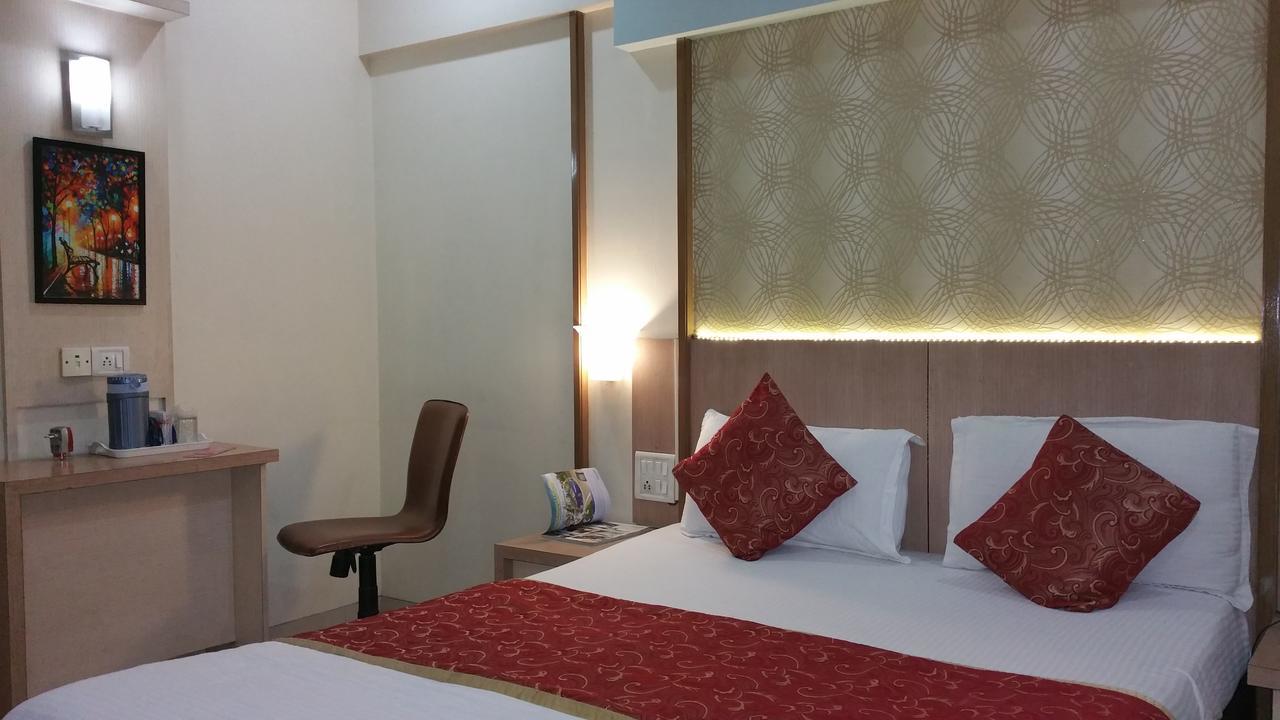 Hotel Panchratna Panvel Eksteriør billede