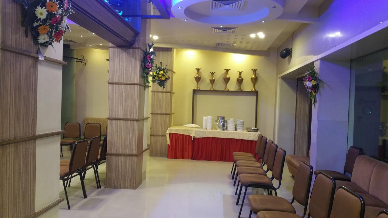 Hotel Panchratna Panvel Eksteriør billede