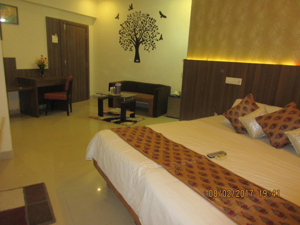 Hotel Panchratna Panvel Eksteriør billede