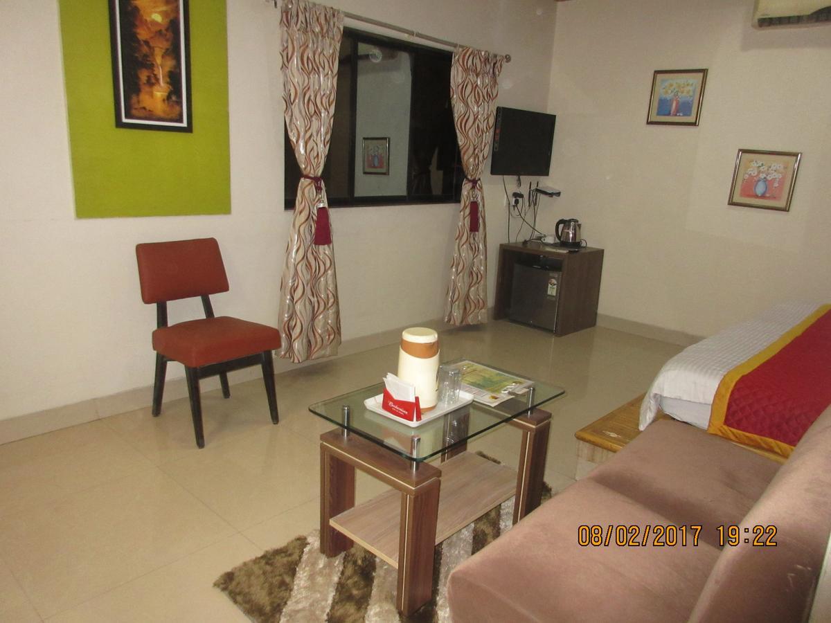 Hotel Panchratna Panvel Eksteriør billede