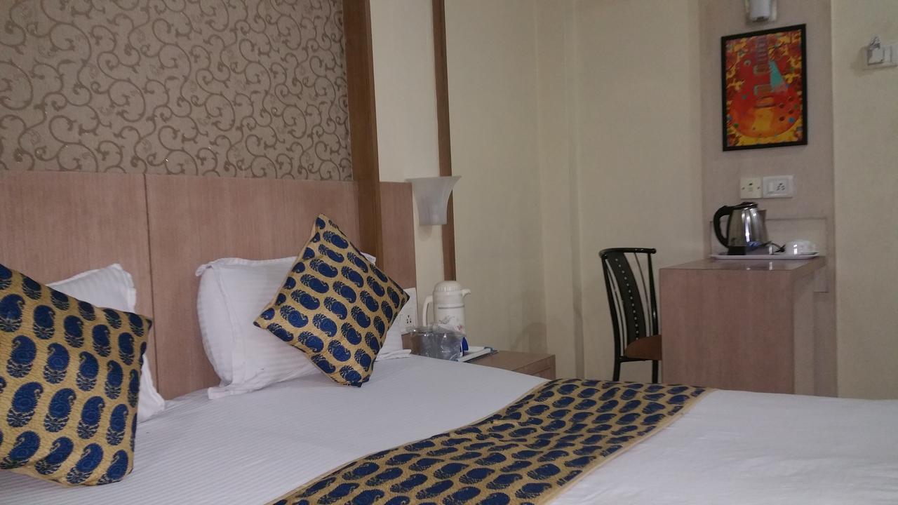 Hotel Panchratna Panvel Eksteriør billede